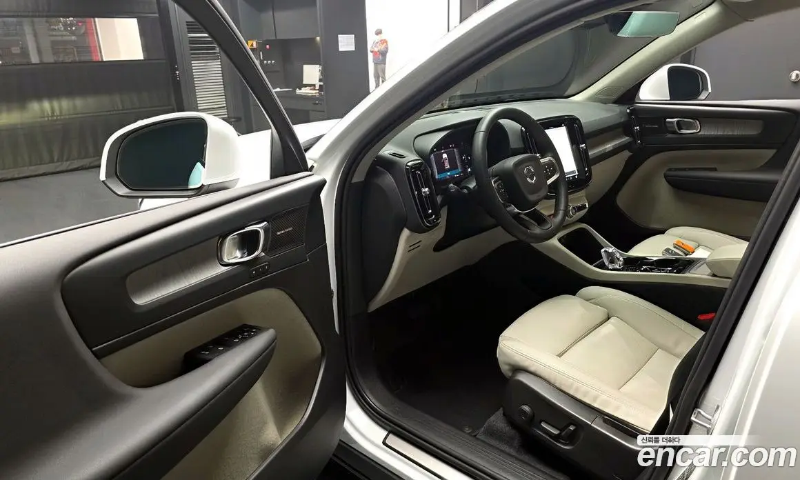 Volvo XC40 2023 2.0 автомат (гидро), фото 13 Volvo XC40 2023 2.0 автомат (гидро), фото 13