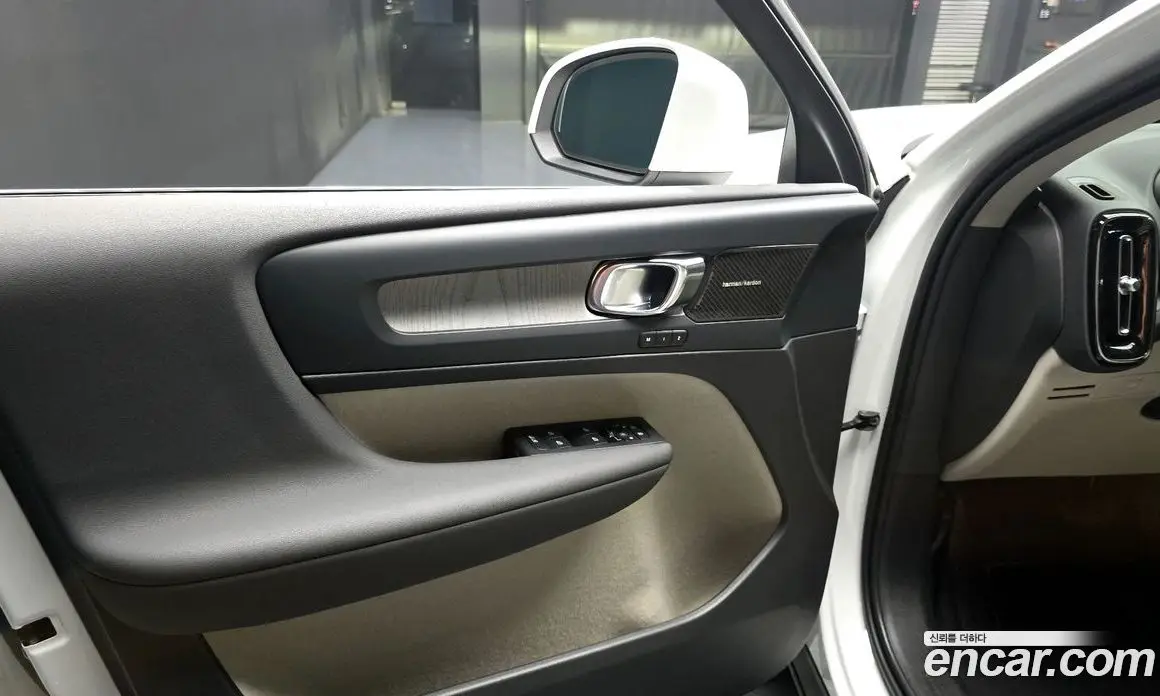 Volvo XC40 2023 2.0 автомат (гидро), фото 14 Volvo XC40 2023 2.0 автомат (гидро), фото 14