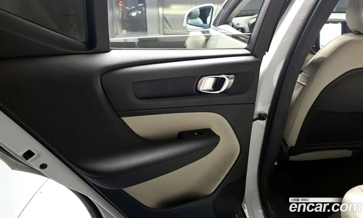 Volvo XC40 2023 2.0 автомат (гидро), фото 15 Volvo XC40 2023 2.0 автомат (гидро), фото 15