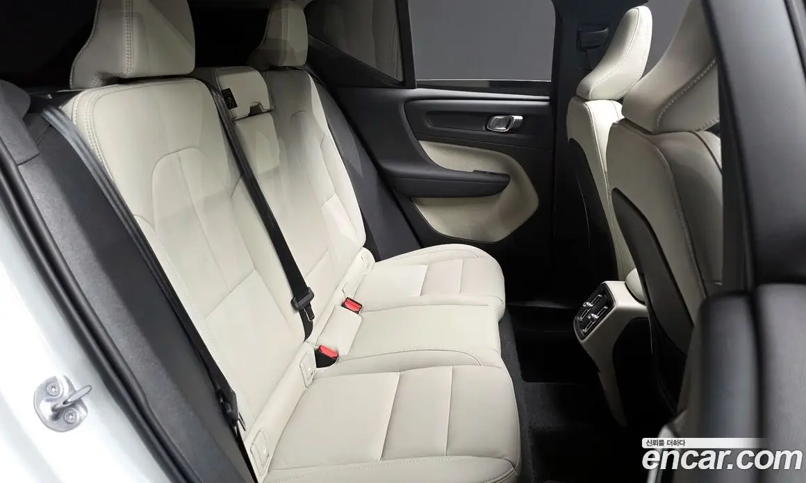 Volvo XC40 2023 2.0 автомат (гидро), фото 17 Volvo XC40 2023 2.0 автомат (гидро), фото 17