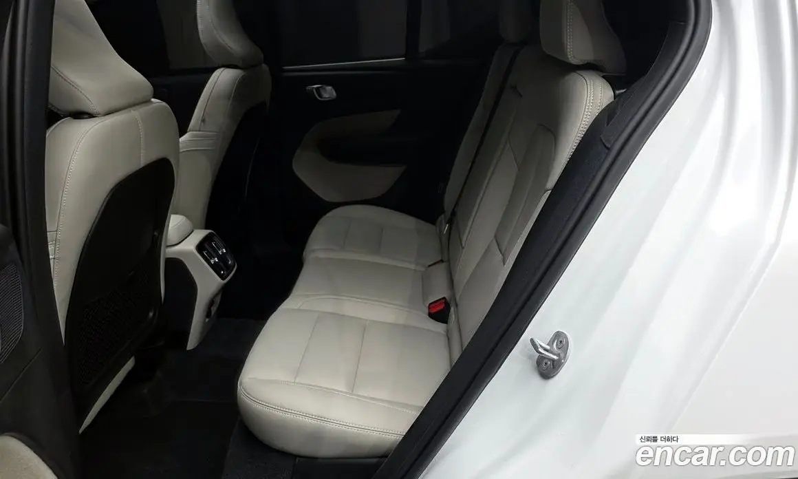 Volvo XC40 2023 2.0 автомат (гидро), фото 18 Volvo XC40 2023 2.0 автомат (гидро), фото 18