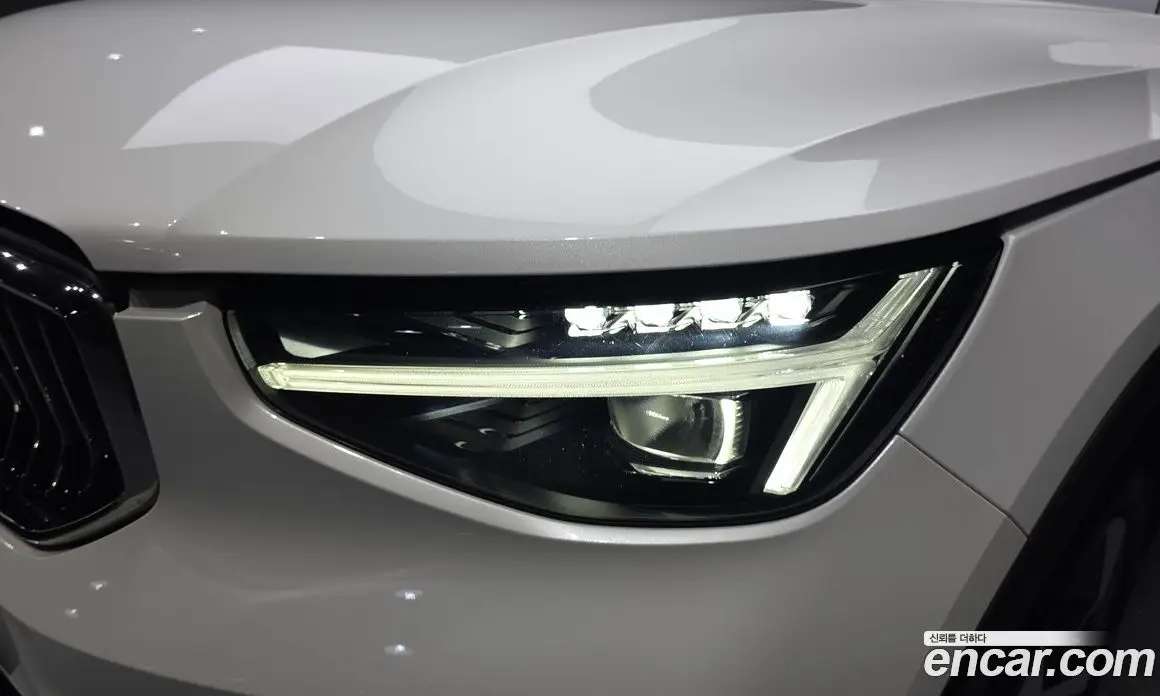 Volvo XC40 2023 2.0 автомат (гидро), фото 8 Volvo XC40 2023 2.0 автомат (гидро), фото 8