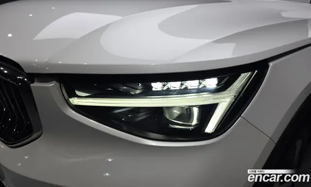 Volvo XC40 2023 2.0 автомат (гидро), миниатюра 8 Volvo XC40 2023 2.0 автомат (гидро), миниатюра 8