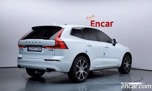 Volvo XC60 2018 2.0 автомат (гидро), миниатюра 2