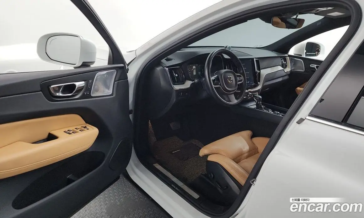 Volvo XC60 2018 2.0 автомат (гидро), фото 13