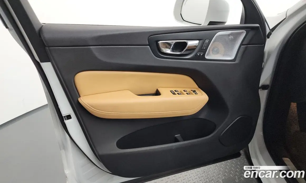 Volvo XC60 2018 2.0 автомат (гидро), фото 14