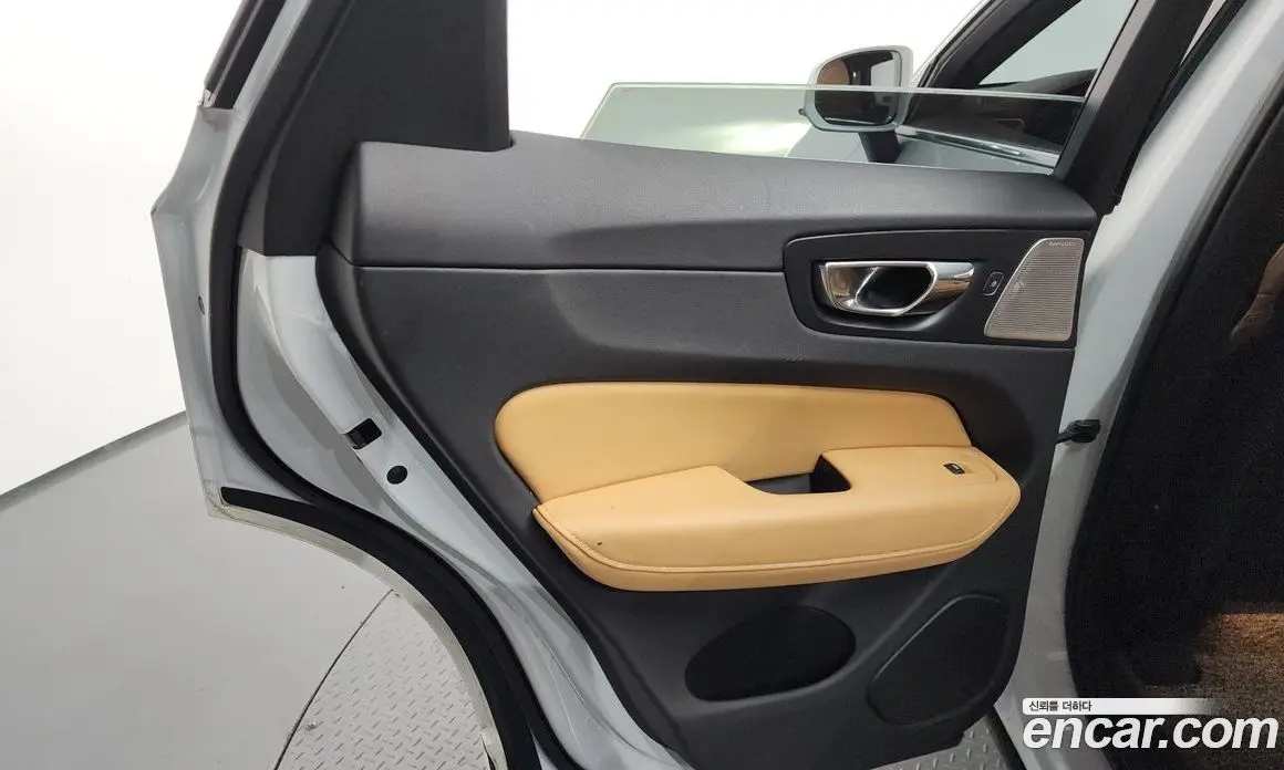 Volvo XC60 2018 2.0 автомат (гидро), фото 15