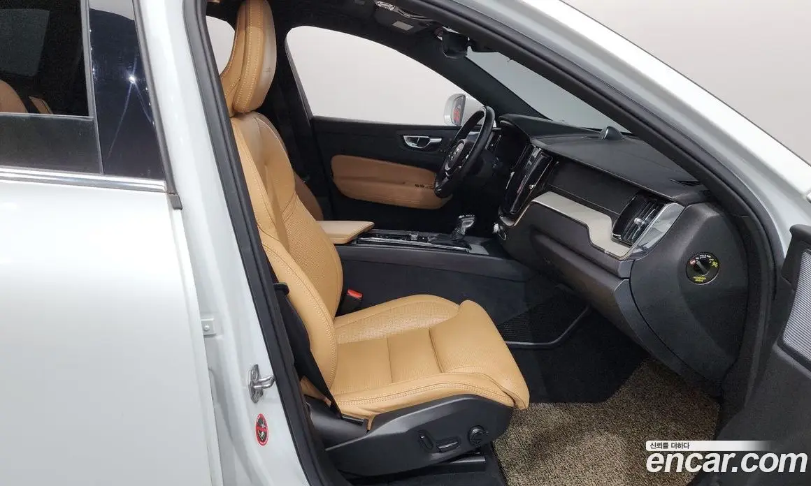 Volvo XC60 2018 2.0 автомат (гидро), фото 16