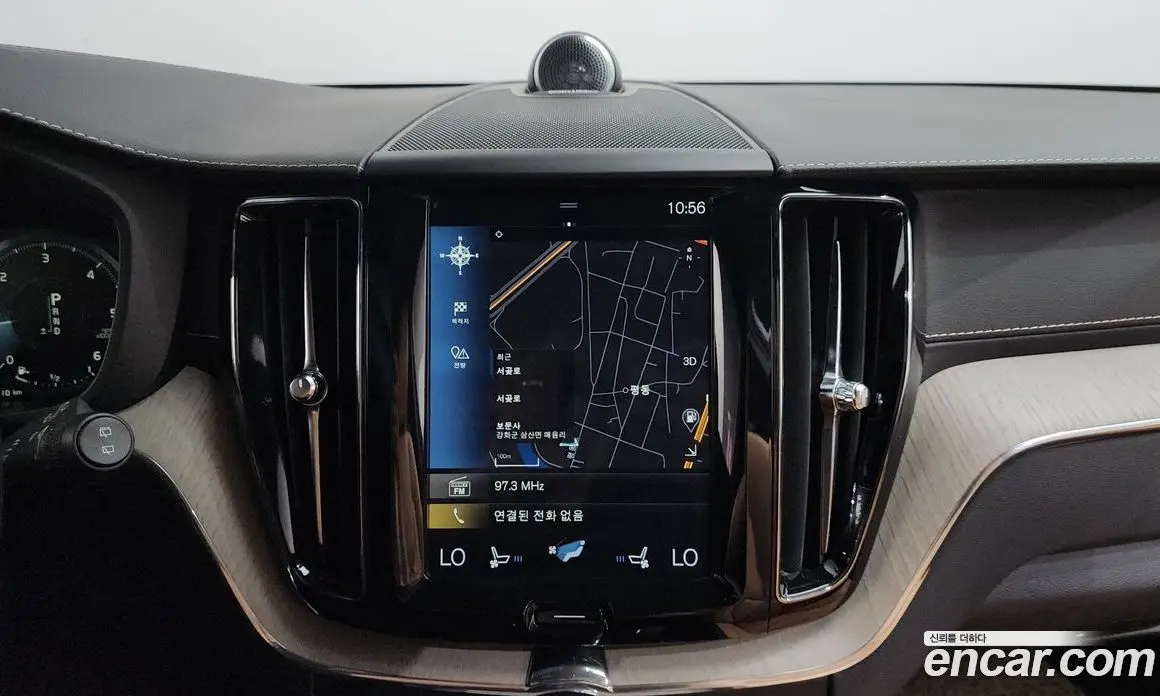 Volvo XC60 2018 2.0 автомат (гидро), фото 18