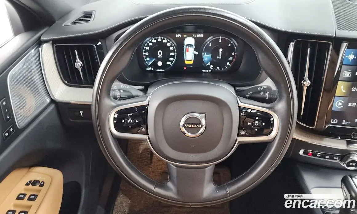 Volvo XC60 2018 2.0 автомат (гидро), фото 19