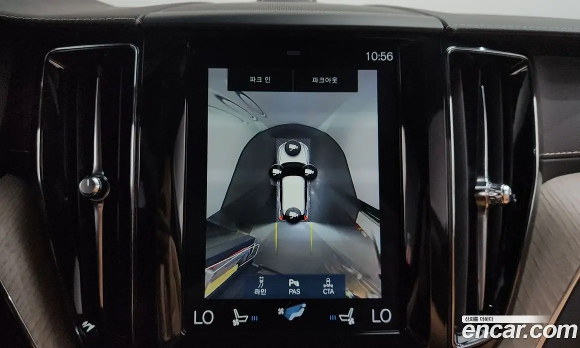 Volvo XC60 2018 2.0 автомат (гидро), фото 20