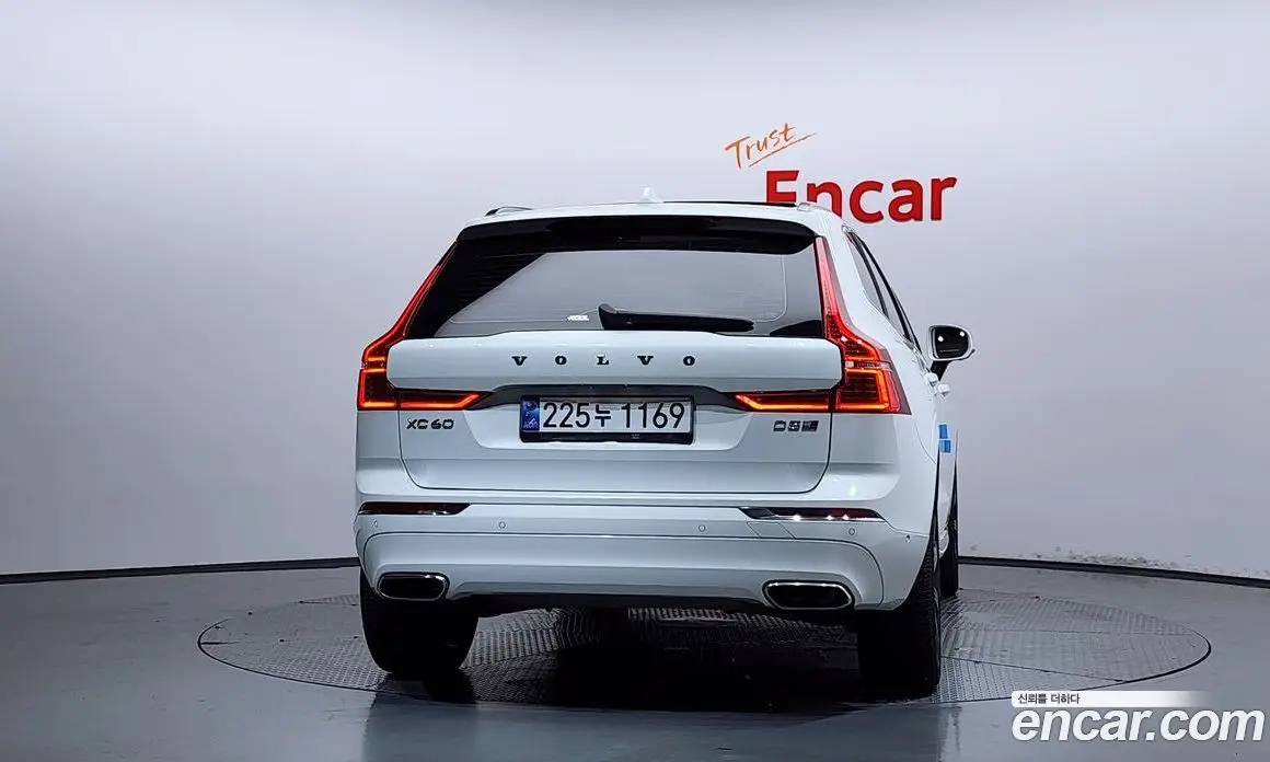 Volvo XC60 2018 2.0 автомат (гидро), фото 4