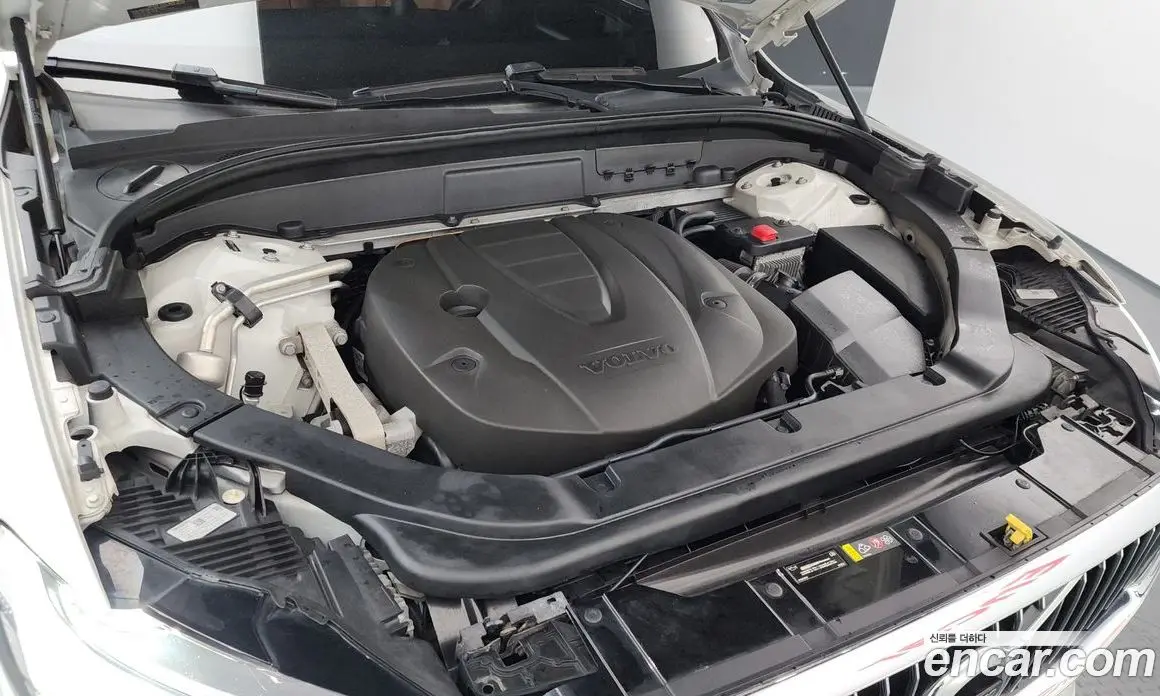Volvo XC60 2018 2.0 автомат (гидро), фото 6