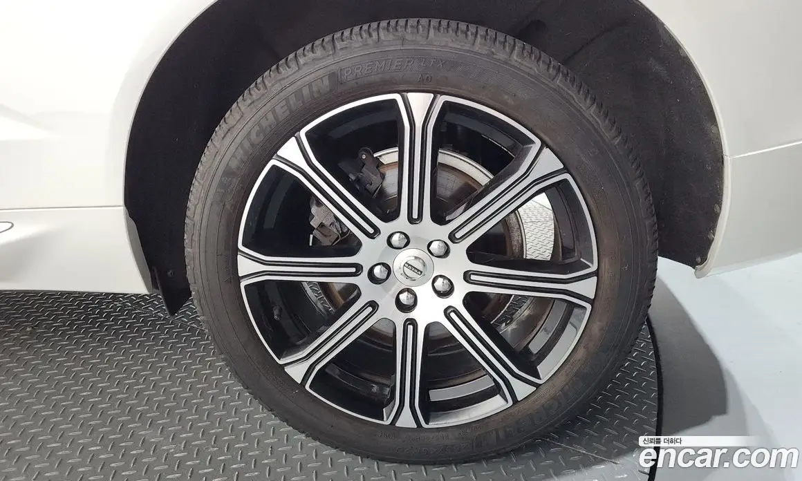 Volvo XC60 2018 2.0 автомат (гидро), фото 7