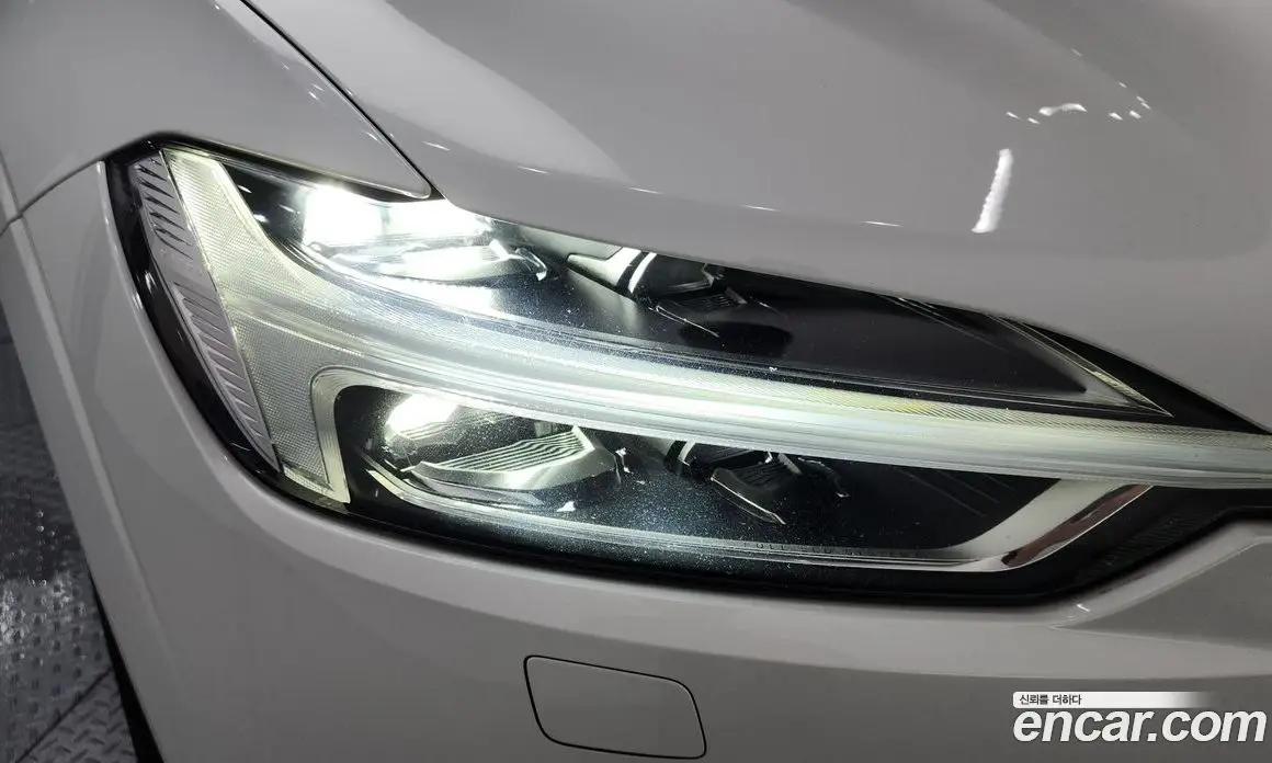 Volvo XC60 2018 2.0 автомат (гидро), фото 8