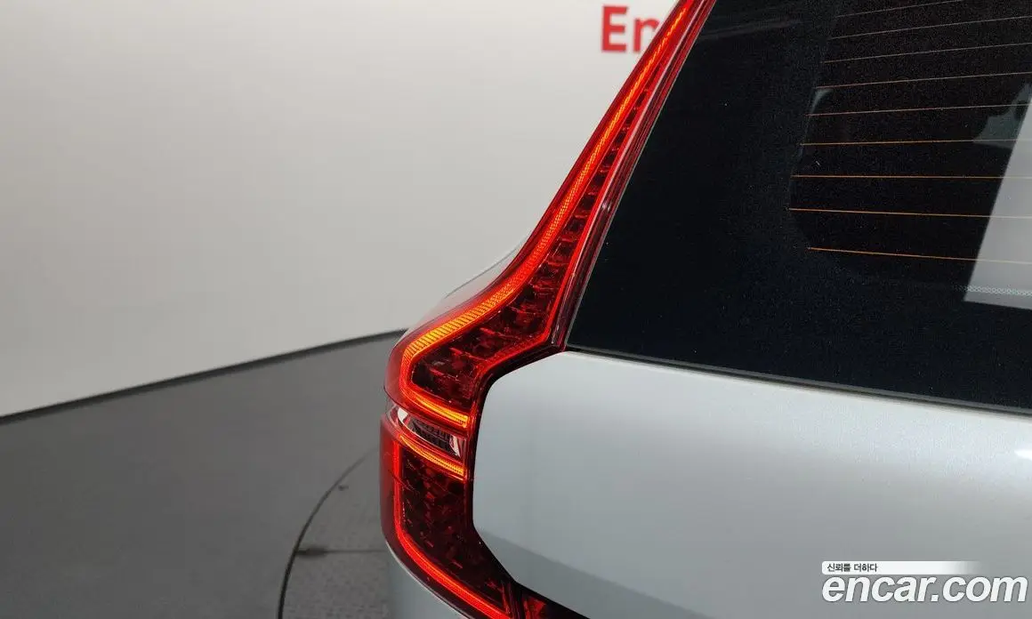 Volvo XC60 2018 2.0 автомат (гидро), фото 9