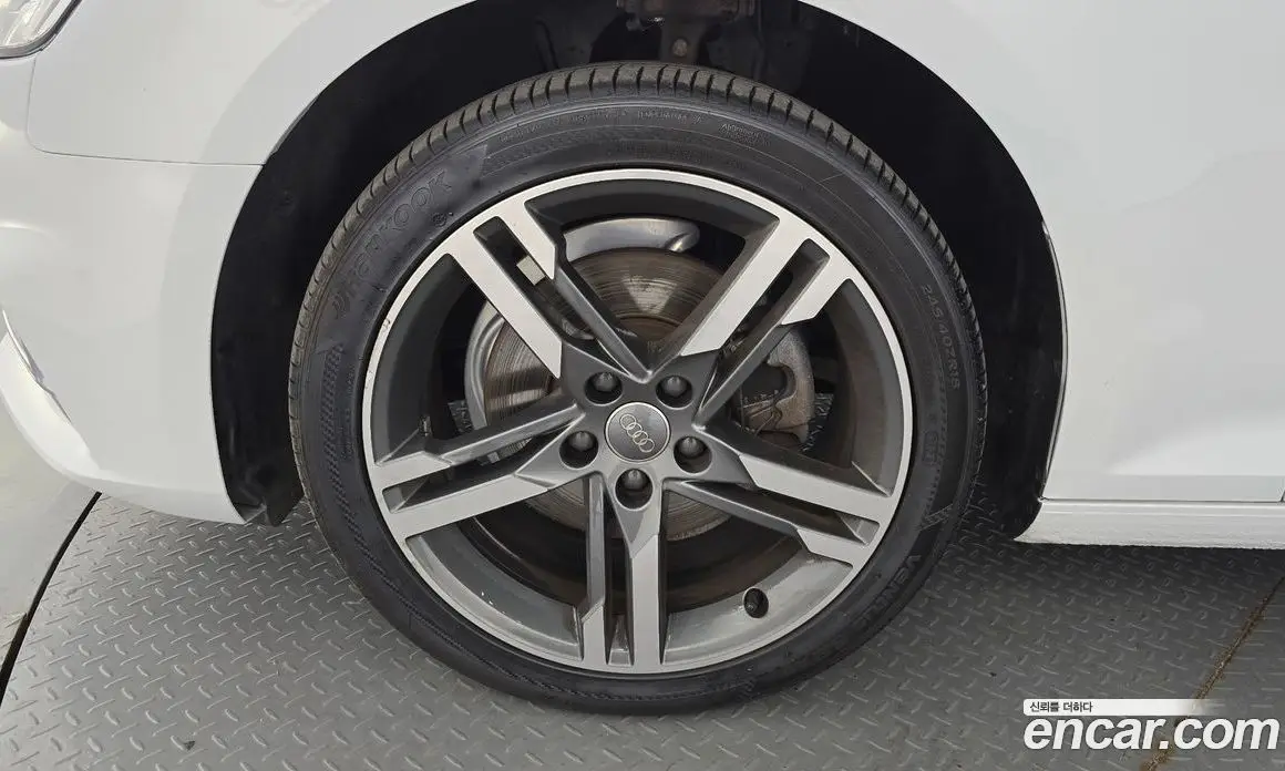 Audi A4 2019 2.0 автомат (гидро), фото 5 Audi A4 2019 2.0 автомат (гидро), фото 5