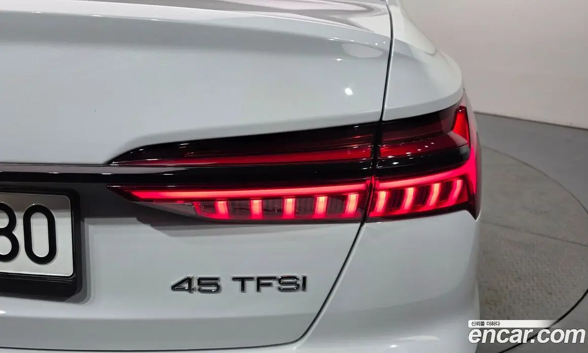 Audi A6 2025 2.0 автомат (гидро), фото 9