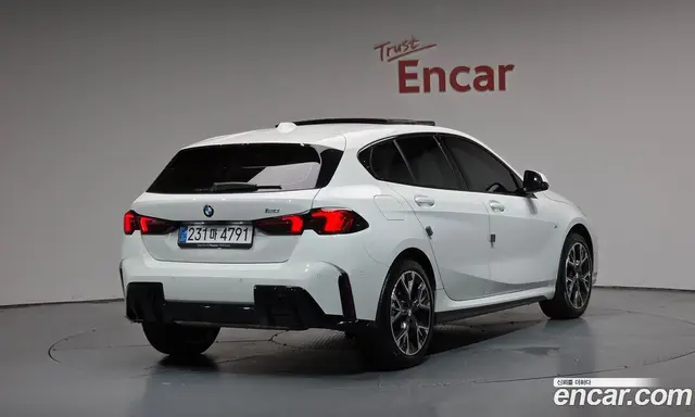 BMW 1 серия, 2025, 10 113 км