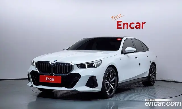 BMW 5 серия, 2025, 5 423 км