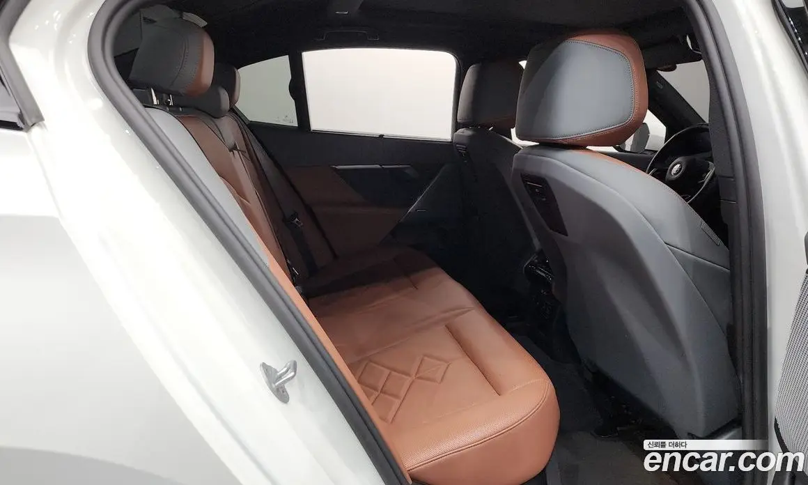 BMW 5 серия 2025 2.0 автомат (гидро), фото 17