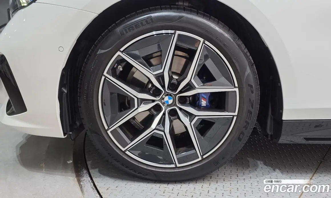 BMW 5 серия 2025 2.0 автомат (гидро), фото 5