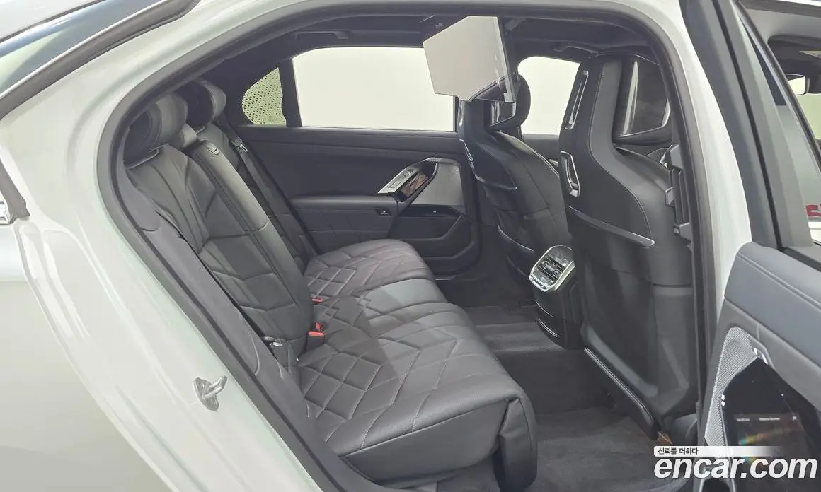 BMW 7 серия 2024 3.0 автомат (гидро), фото 17 BMW 7 серия 2024 3.0 автомат (гидро), фото 17