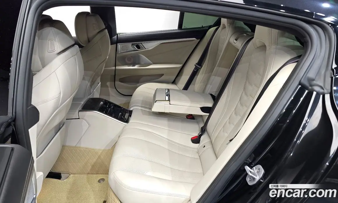 BMW 8 серия 2025 4.4 автомат (гидро), фото 17 BMW 8 серия 2025 4.4 автомат (гидро), фото 17