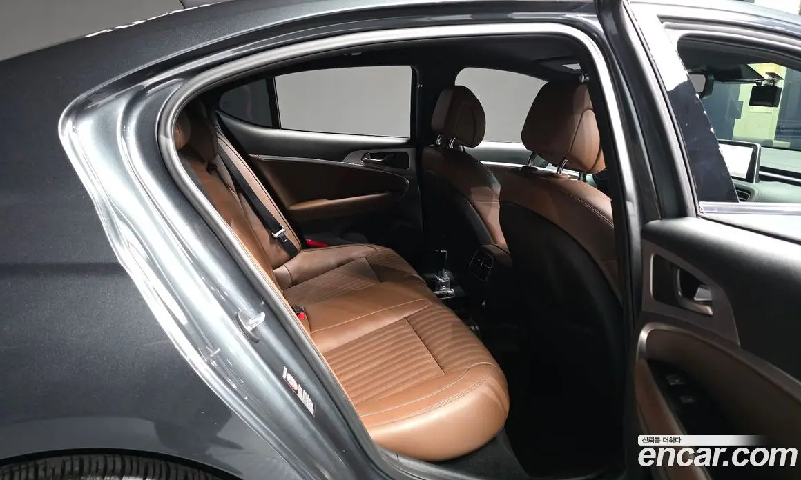 Genesis G70 2019 2.0 автомат (гидро), фото 18 Genesis G70 2019 2.0 автомат (гидро), фото 18