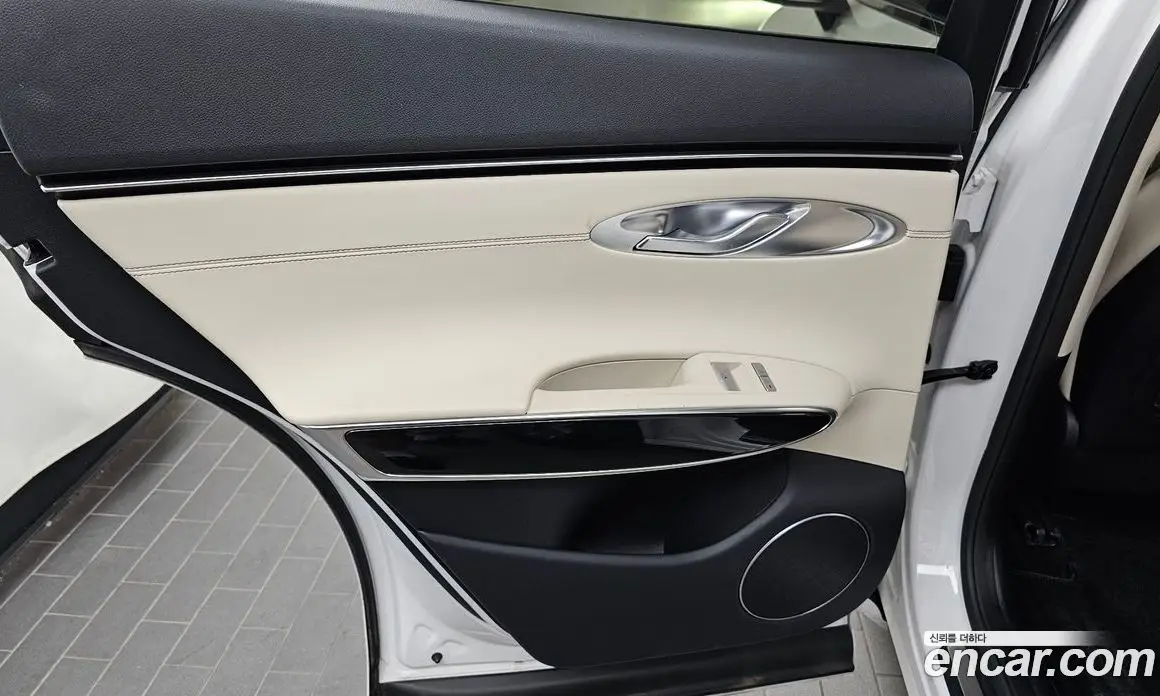 Genesis GV70 2022 2.5 автомат (гидро), фото 15 Genesis GV70 2022 2.5 автомат (гидро), фото 15