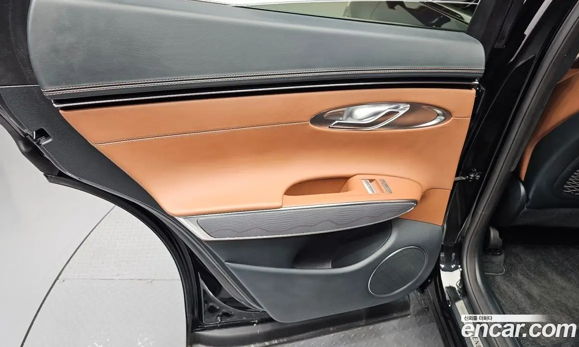Genesis GV70 2023 2.5 автомат (гидро), фото 15 Genesis GV70 2023 2.5 автомат (гидро), фото 15