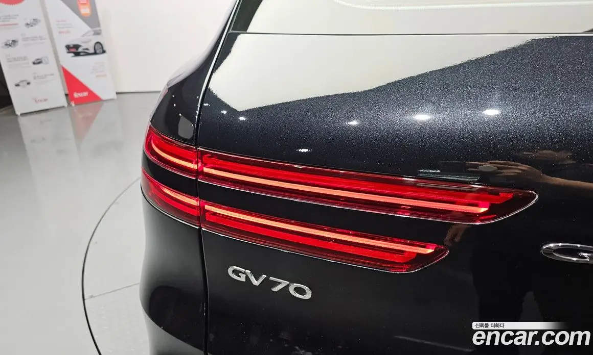 Genesis GV70 2023 2.5 автомат (гидро), фото 9 Genesis GV70 2023 2.5 автомат (гидро), фото 9