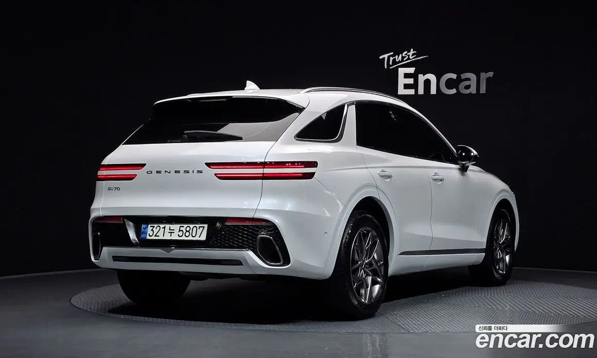 Genesis GV70 2023 2.5 автомат (гидро), фото 2 Genesis GV70 2023 2.5 автомат (гидро), фото 2