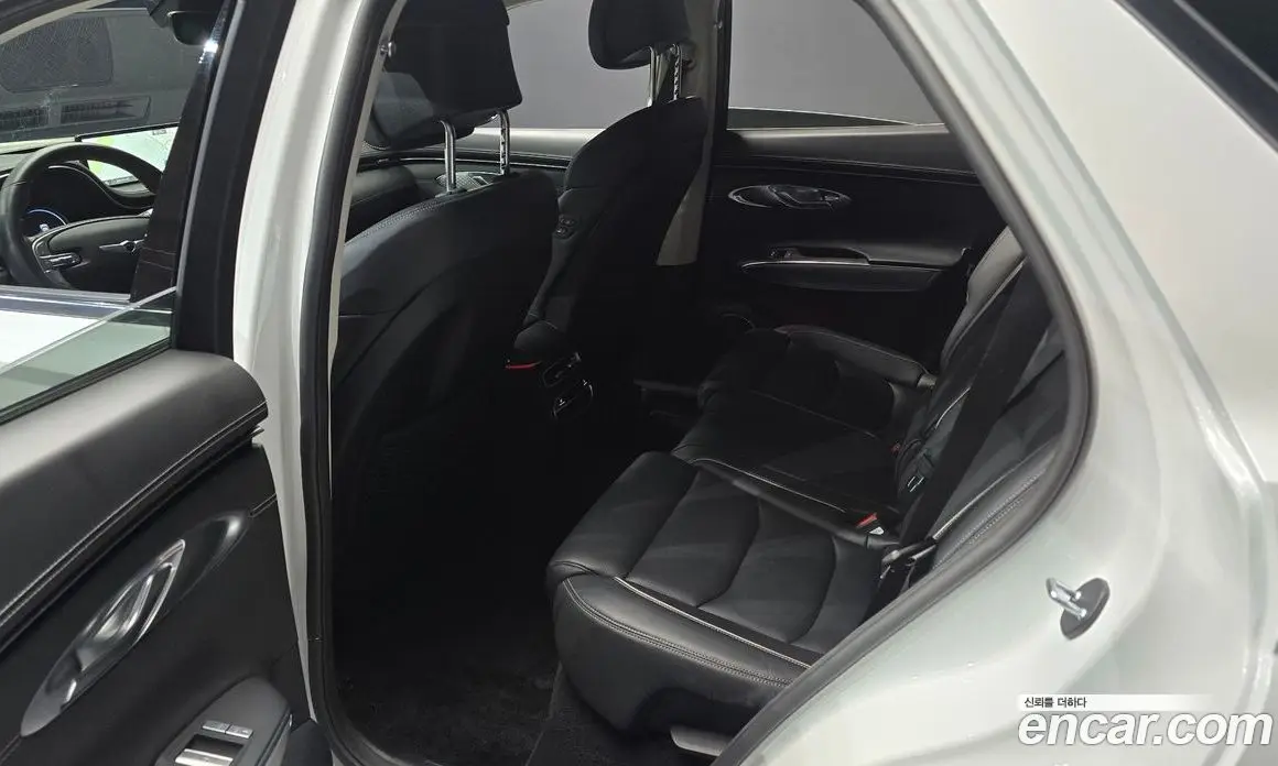 Genesis GV70 2023 2.5 автомат (гидро), фото 18 Genesis GV70 2023 2.5 автомат (гидро), фото 18