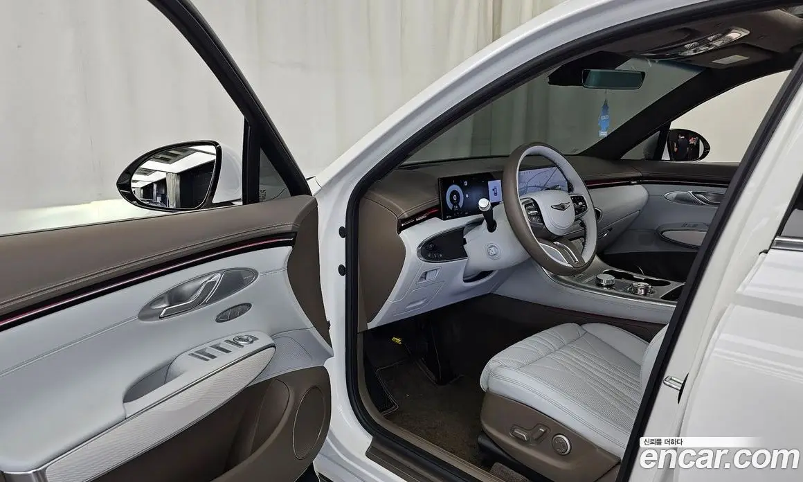 Genesis GV70 2025 2.5 автомат (гидро), фото 13