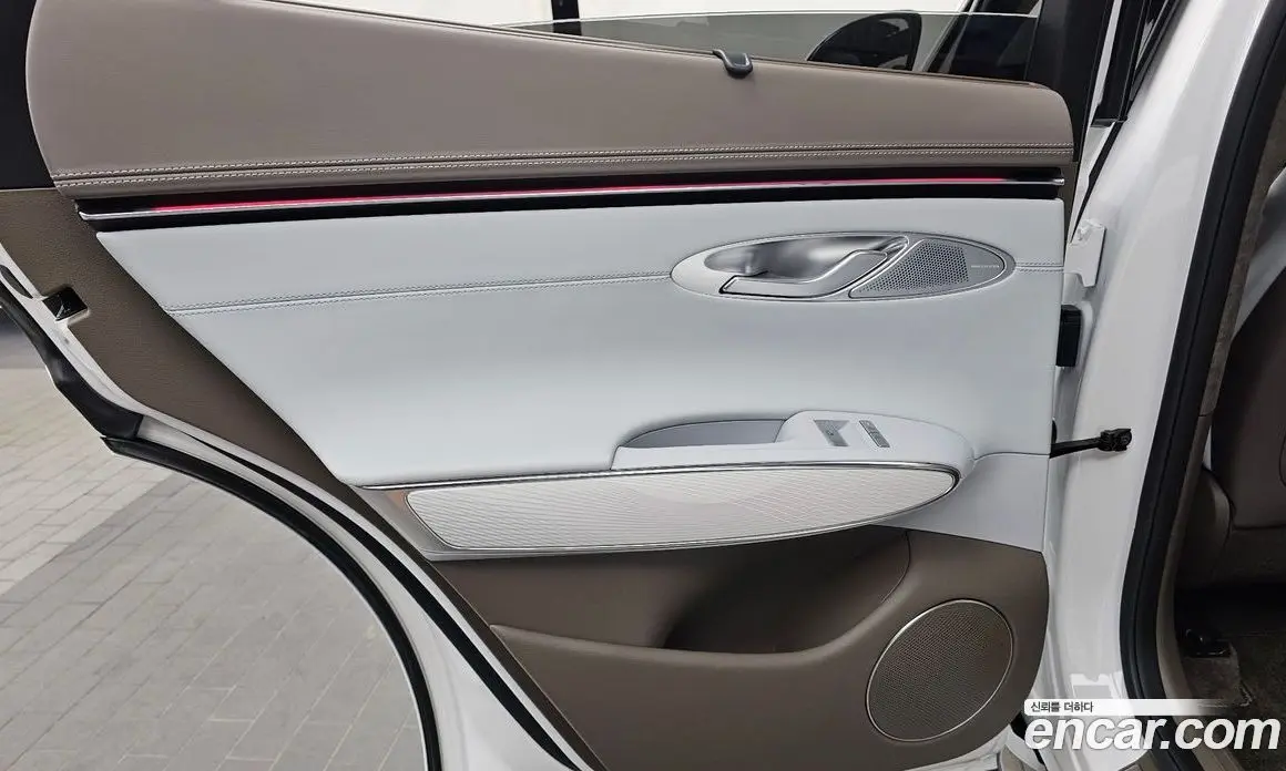 Genesis GV70 2025 2.5 автомат (гидро), фото 15