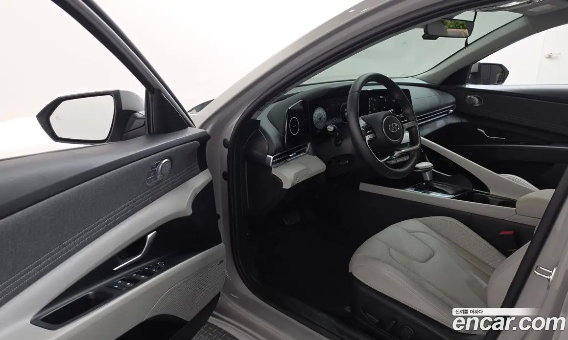 Hyundai Avante 2022 1.6 автомат (гидро), фото 13