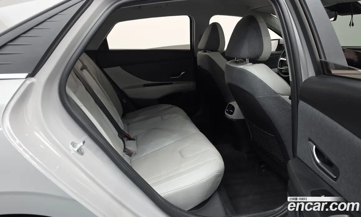 Hyundai Avante 2022 1.6 автомат (гидро), фото 17