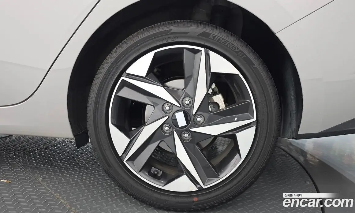 Hyundai Avante 2022 1.6 автомат (гидро), фото 7
