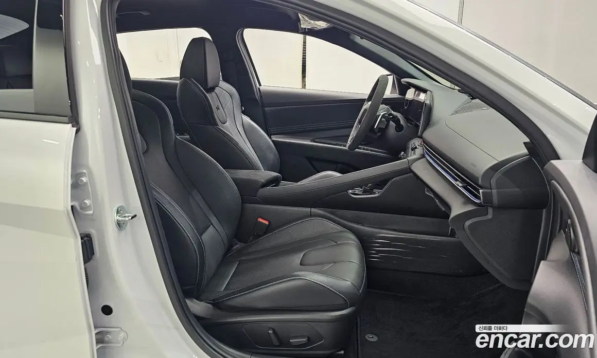 Hyundai Avante 2024 2.0 автомат (гидро), фото 16