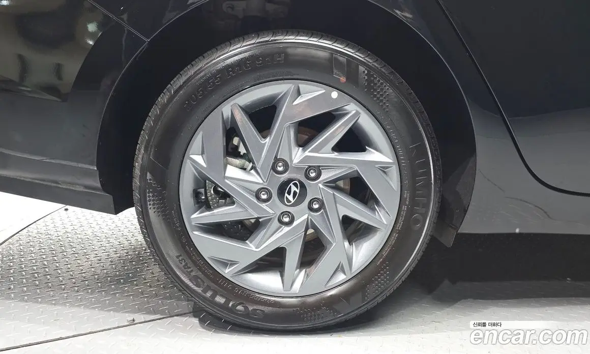 Hyundai Avante 2025 1.6 автомат (гидро), фото 5