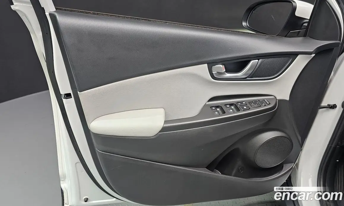 Hyundai Kona 2022 1.6 автомат (гидро), фото 13