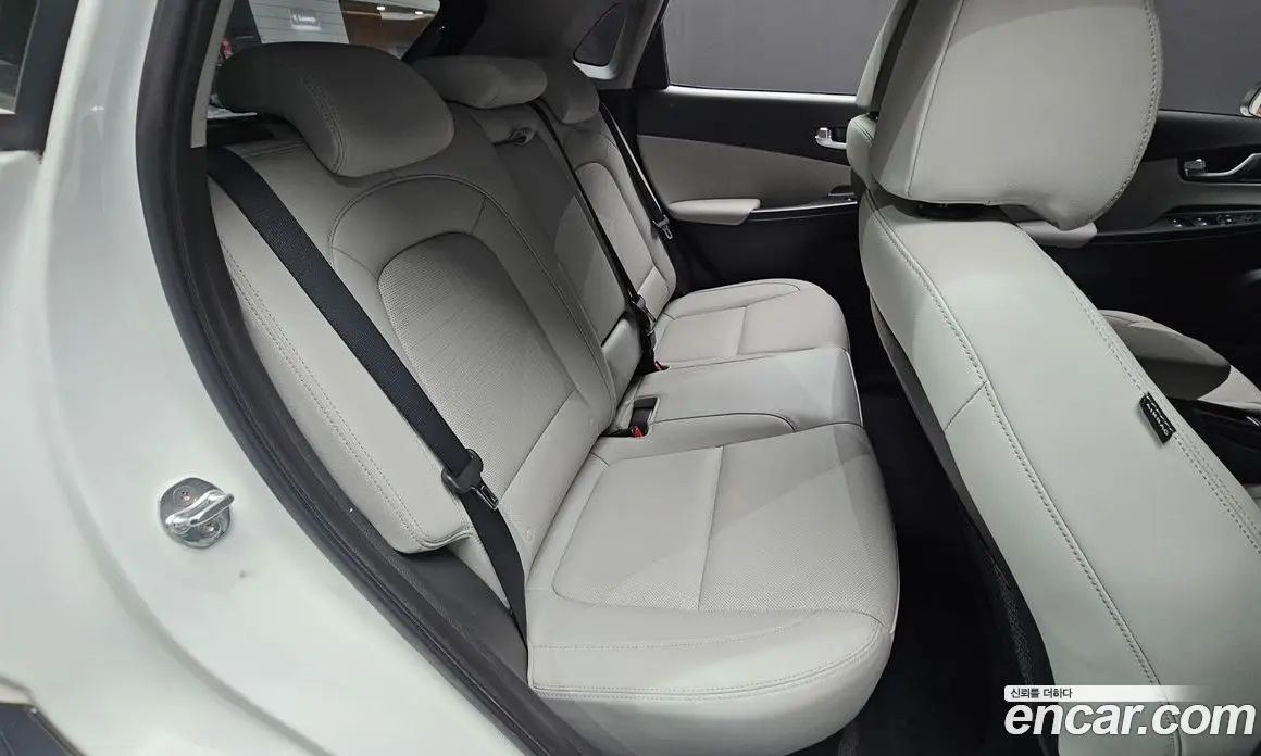 Hyundai Kona 2022 1.6 автомат (гидро), фото 16
