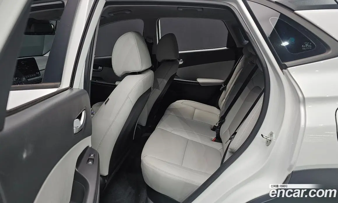 Hyundai Kona 2022 1.6 автомат (гидро), фото 17