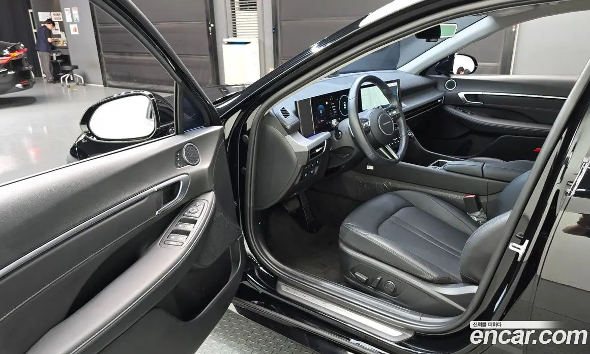 Hyundai Sonata 2023 1.6 автомат (гидро), фото 13