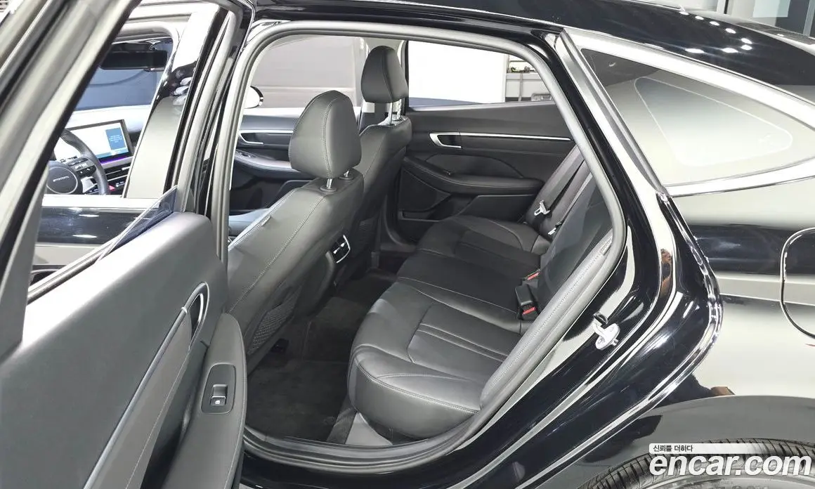 Hyundai Sonata 2023 1.6 автомат (гидро), фото 17
