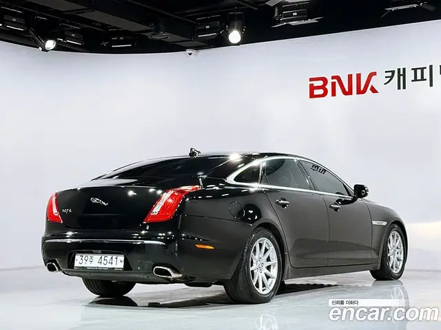 Jaguar XJ 2013 2.0 автомат (гидро), миниатюра 2