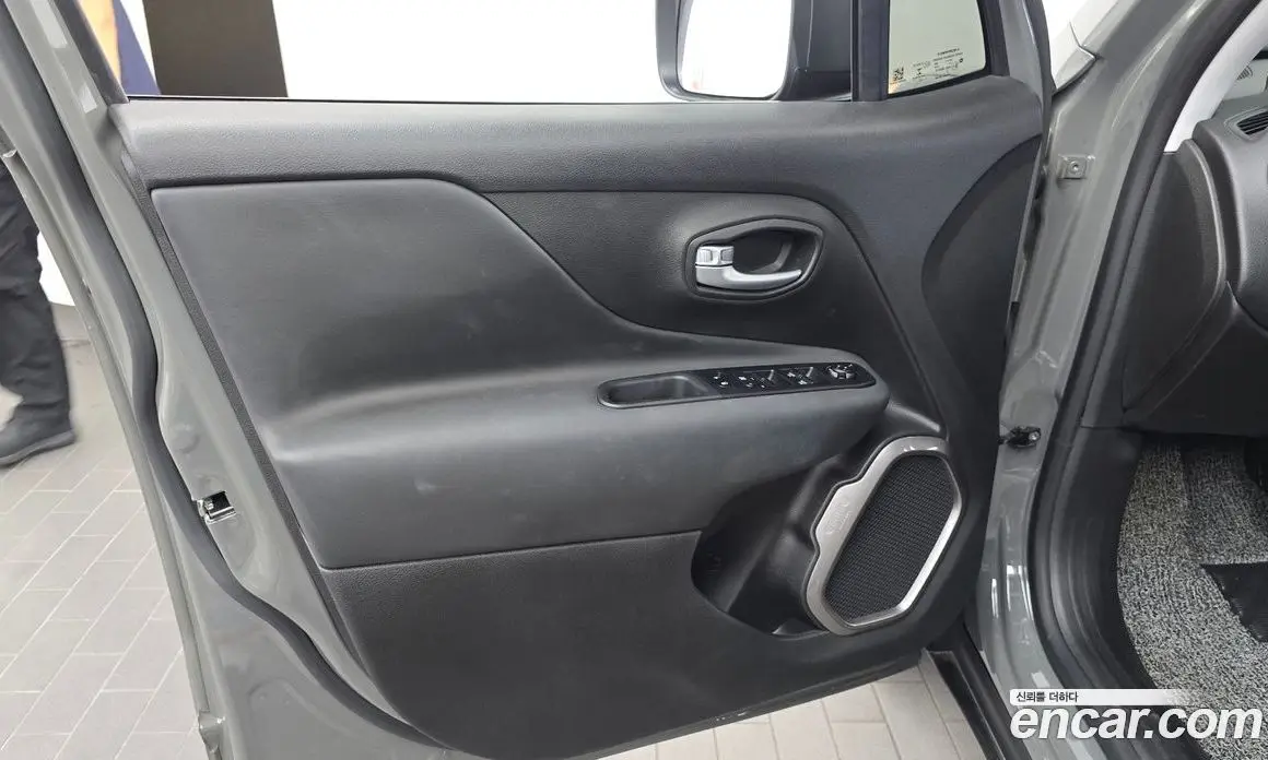 Jeep Renegade 2022 1.3 автомат (гидро), фото 14 Jeep Renegade 2022 1.3 автомат (гидро), фото 14