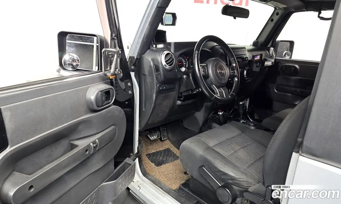 Jeep Wrangler 2011 2.8 автомат (гидро), фото 12 Jeep Wrangler 2011 2.8 автомат (гидро), фото 12