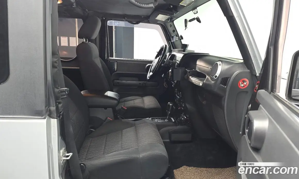 Jeep Wrangler 2011 2.8 автомат (гидро), фото 15 Jeep Wrangler 2011 2.8 автомат (гидро), фото 15